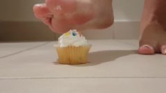 Crushing Fetish Cupcakes – Spicy Feet Closeup Of Nubile Pounding Mini Cupcakes